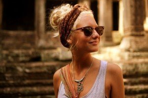 napszemüveges lány